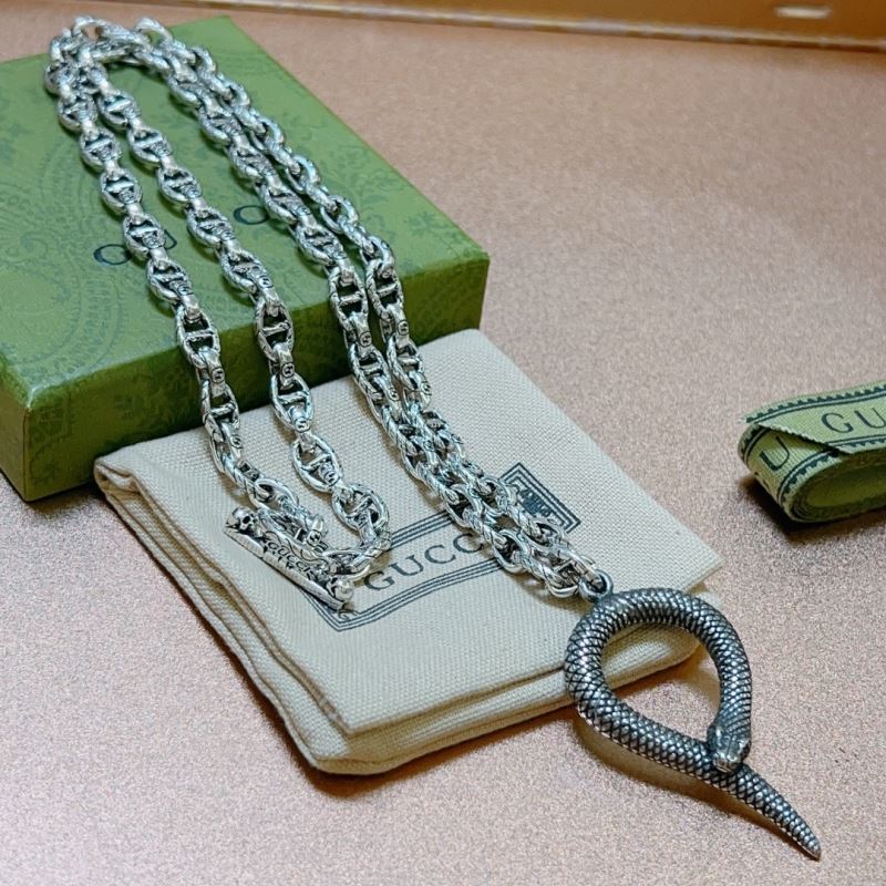 G*u*i necklaces